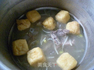 油豆腐黄豆芽肉骨汤的做法步骤：9