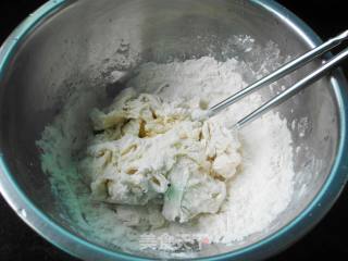 黑椒牛肉脆披萨的做法步骤：1