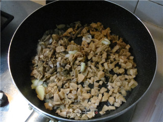 梅菜芯扣肉的做法步骤：7