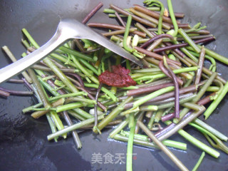 春天的野菜香---酒糟炒蕨菜的做法步骤：6