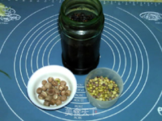 桑椹莲子豆浆的做法步骤：1