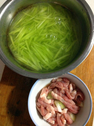 酱炒莴苣肉丝的做法步骤：1