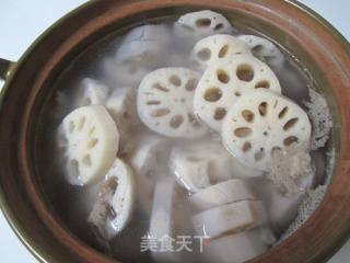 莲藕山药排骨汤的做法步骤：5