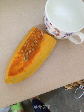 电饭锅煮南瓜稀饭的做法步骤：1