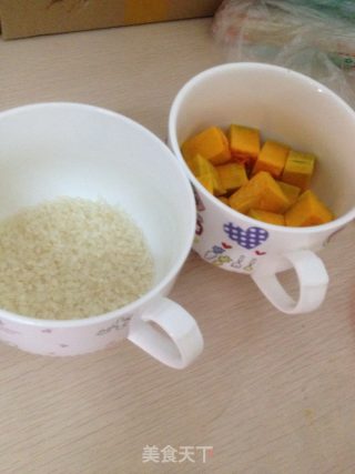 电饭锅煮南瓜稀饭的做法步骤：3