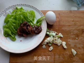 小炒青椒的做法步骤：1