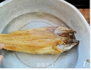 辣拌明太鱼丝的做法步骤：1