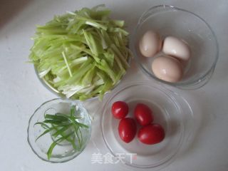 韭黄炒鸡蛋的做法步骤：1