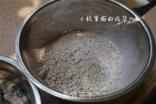 蚵仔煎。蚝仔烙的做法步骤：1