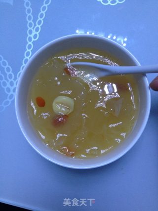 冰糖银耳羹的做法步骤：1