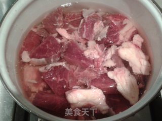 牛腩煲的做法步骤：1