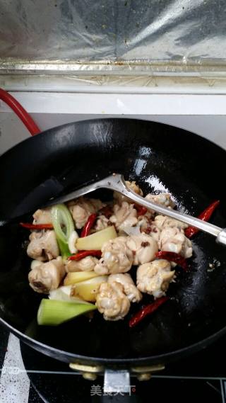 辣子鸡翅的做法步骤：3