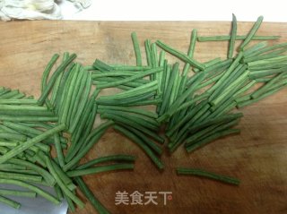 蒜香长豆角的做法步骤：2