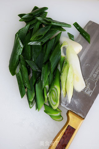 春葱蛤肉炒鸡蛋的做法步骤：2