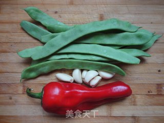 红椒炒芸豆的做法步骤：1