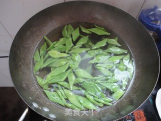 红椒炒芸豆的做法步骤：4