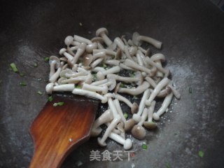 炝双菇的做法步骤：8