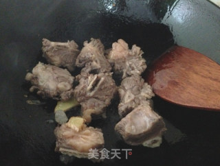 牛排骨炖萝卜的做法步骤：4