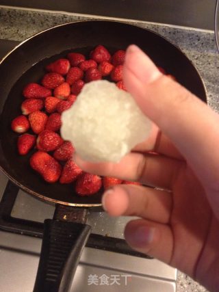 草莓酱的做法步骤：2