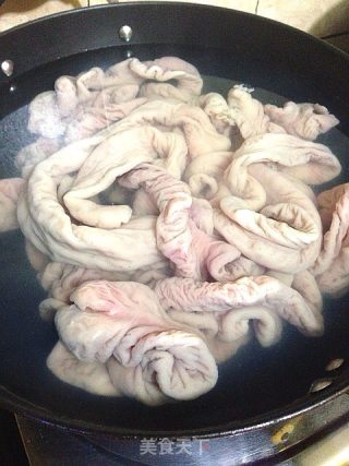 辣烧肥肠的做法步骤：3