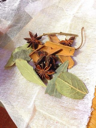 辣烧肥肠的做法步骤：7