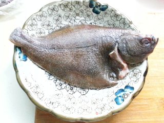 清蒸偏口鱼的做法步骤：1
