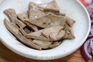 洋葱炒猪肝的做法步骤：1