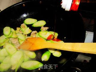 丝瓜炒肉末的做法步骤：3