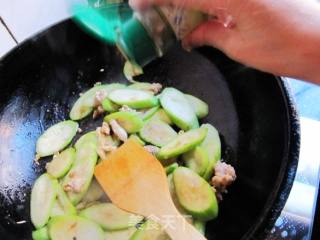 丝瓜炒肉末的做法步骤：6