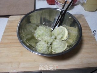 白菜虾仁烫面包的做法步骤：1