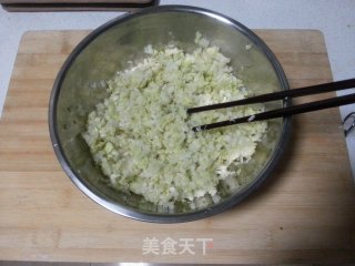 白菜虾仁烫面包的做法步骤：2
