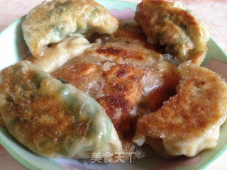 脆底煎饺的做法步骤：4