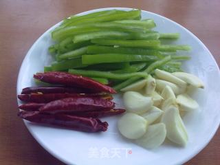 尖椒炒金针菇的做法步骤：2