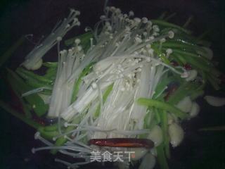 尖椒炒金针菇的做法步骤：5
