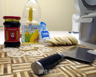 爆炒藕片（电饭煲版）的做法步骤：1