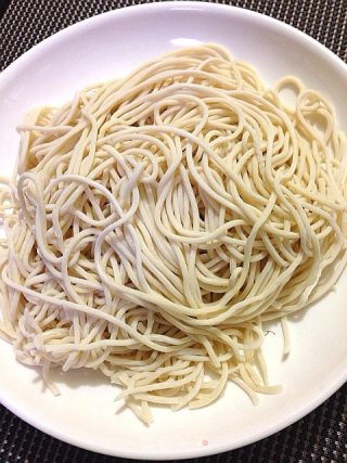 红油肥肠面的做法步骤：2