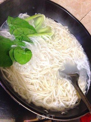 红油肥肠面的做法步骤：7