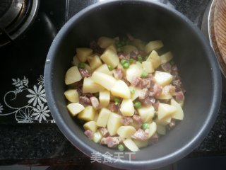 豌豆香肠焖就米饭的做法步骤：5