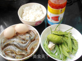 泰汁鲜虾蛋炒饭的做法步骤：1