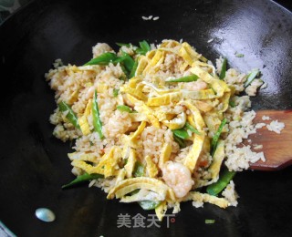 泰汁鲜虾蛋炒饭的做法步骤：11