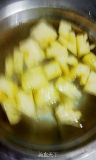 【菠萝咕噜肉】菠萝季不能错过的美味的做法步骤：1