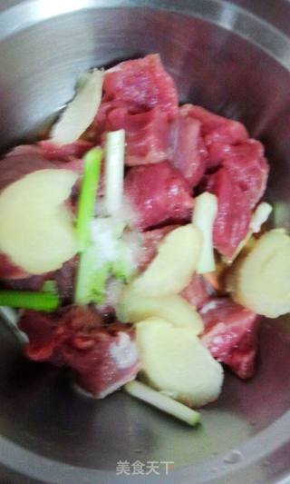 【菠萝咕噜肉】菠萝季不能错过的美味的做法步骤：2