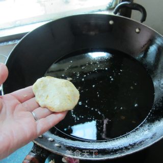 油炸南瓜豆渣饼的做法步骤：7