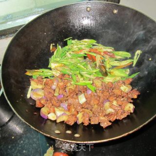 茄子烧仔鸭的做法步骤：9