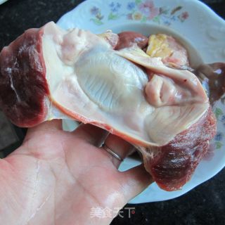 酸豆角炒鹅杂的做法步骤：2