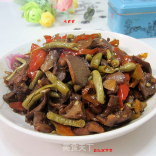 酸豆角炒鹅杂的做法步骤：11