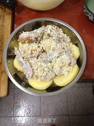 土豆蒸鸡翅的做法步骤：3
