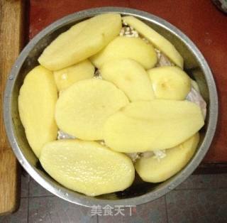 土豆蒸鸡翅的做法步骤：4