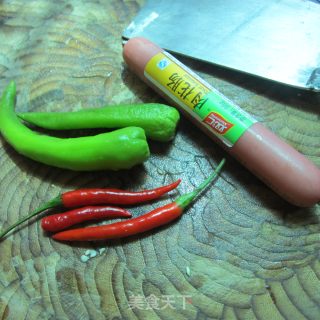 双椒肉花肠的做法步骤：1