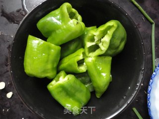 家常版虎皮青椒的做法步骤：2